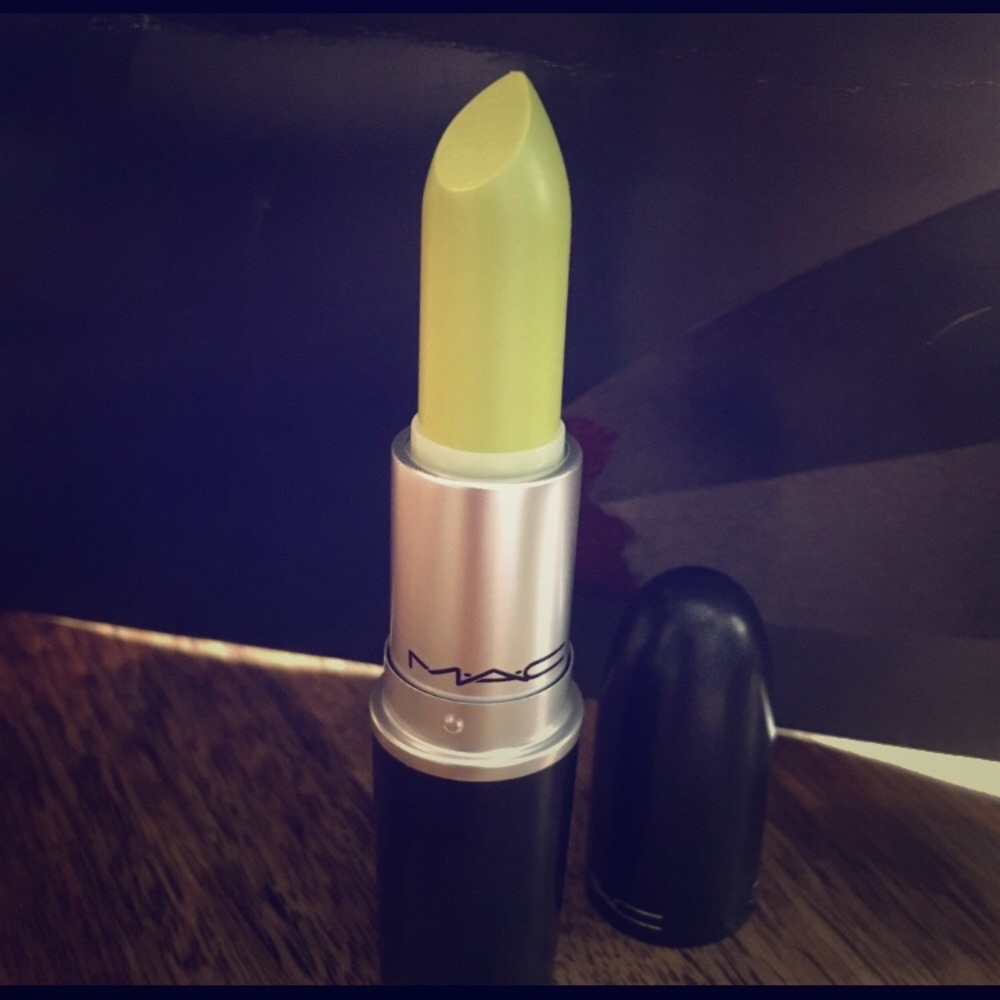 MAC “Can’t be tamed” lipstick